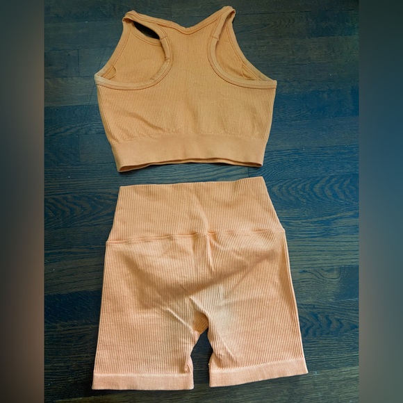 Ribbed workout set - Picture 2 of 2